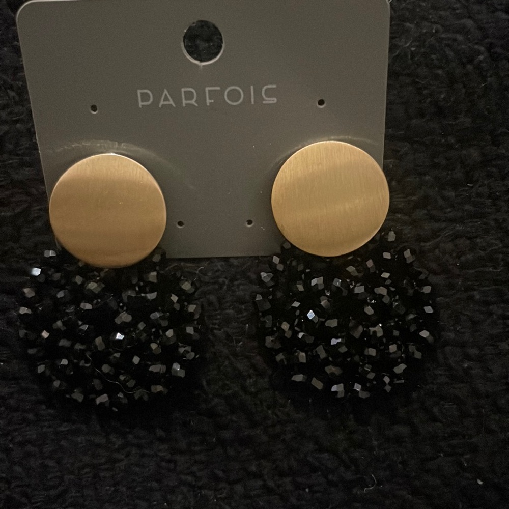 NWT** Gold tone and black beaded occasion post earrings. PARFOIS